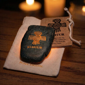 Grabado láser de alta precisión sobre piedra de río de Salta - Pieza KUNTUR de Daniel Isa.